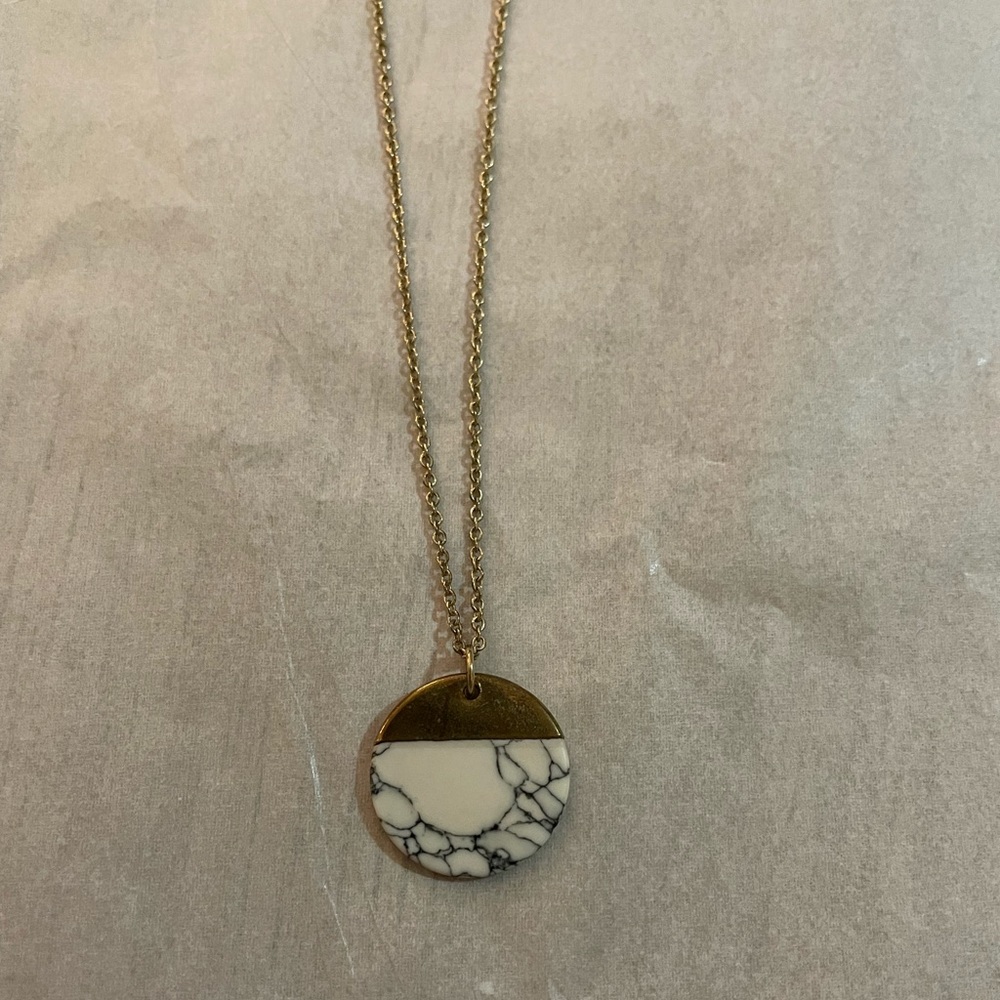 NWOT Marbled Necklace on Gold Chain